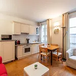 Bergers 2 - Cozy Apartment Near Eiffel Tower.